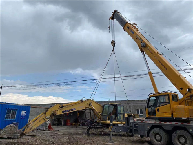 市南区25吨吊车的工作半径是多少？