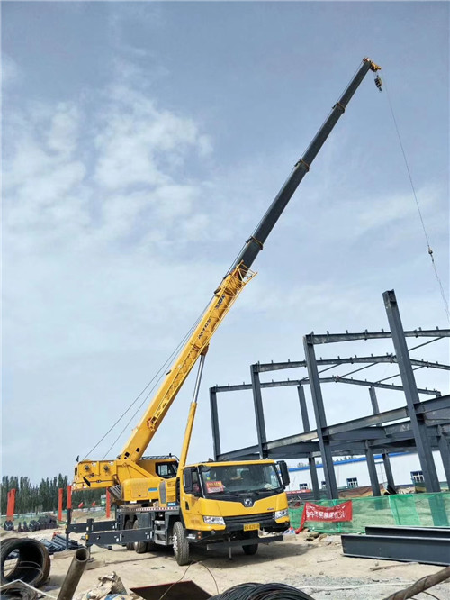市南区超高层建筑钢结构吊装案例